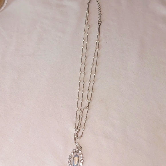 Necklace Very Decorated Pearl's, Rhinestones,Iridescent Piece in the Middle . - Picture 3 of 5